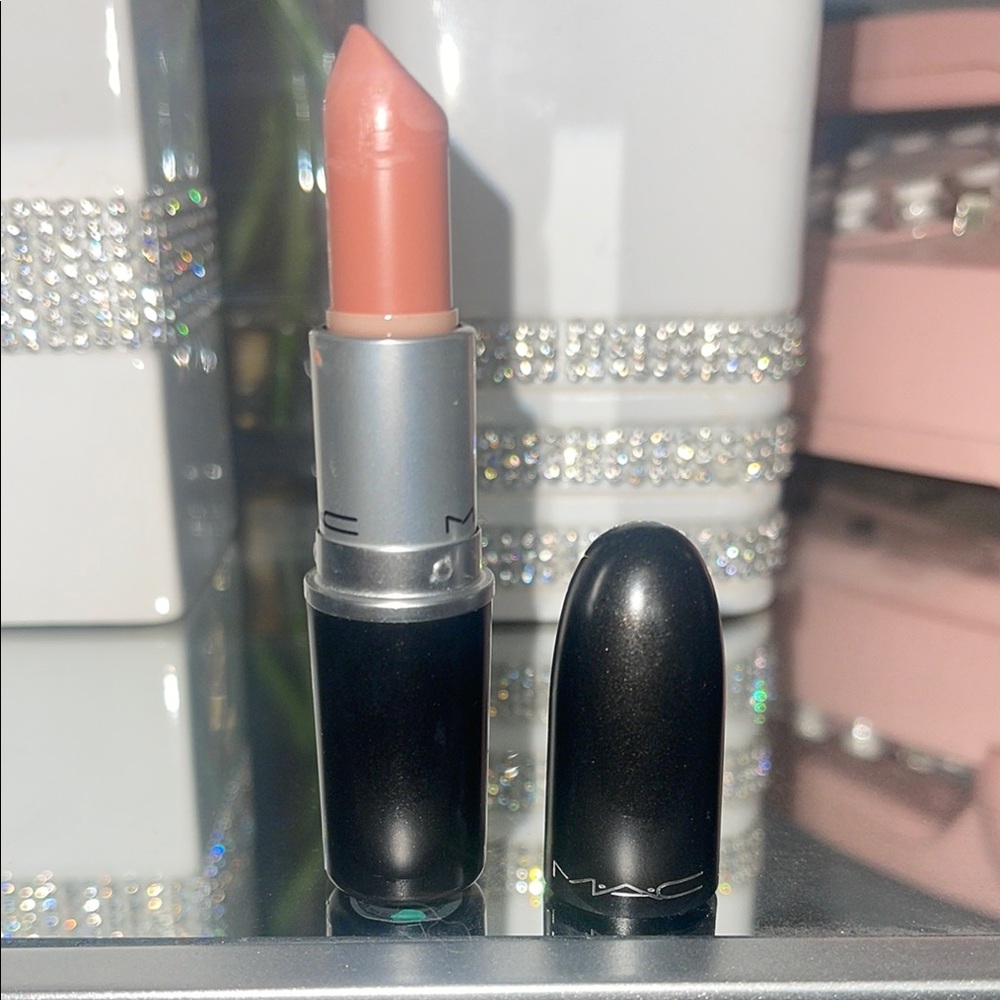 MAC Cosmetics Love U Back. Discontinued shade.
